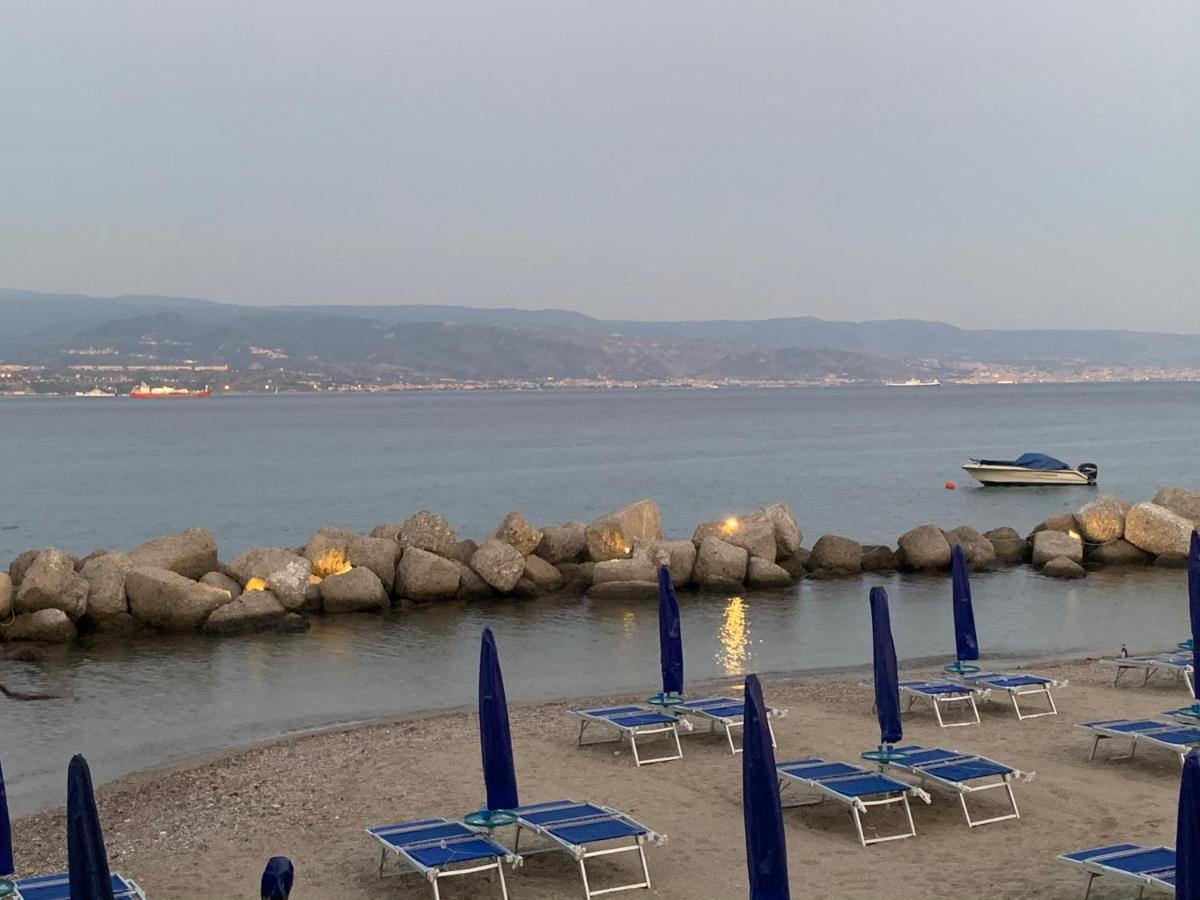 Bed And Beach Messina Buitenkant foto
